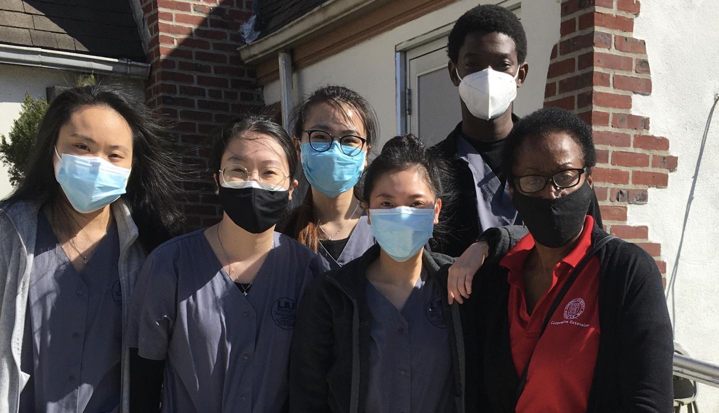 掩盖了疫苗接种网站之外的学生